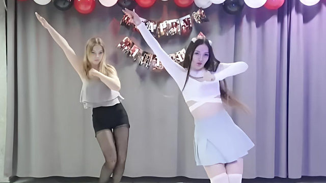 俄罗斯姑娘才艺表演24.02.18_双人舞