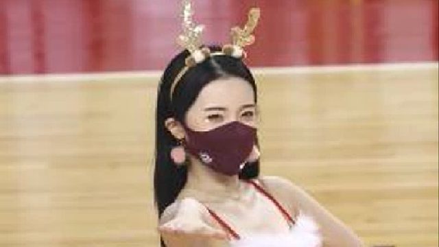 韩国男篮大韩煤气公社队拉拉队李多惠“Highway in the Gale”(柳政锡)