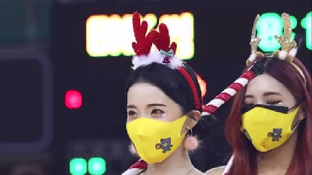 韩国女篮KB STARS队李多惠“Santa Tell Me”