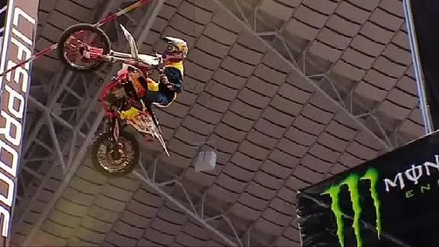 极限摩托车跳高比赛，挑战的高度持续升级，坚持到最后的奖金十万