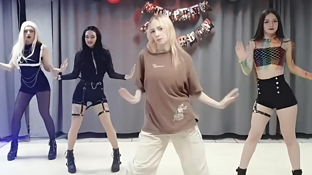 俄罗斯姑娘才艺表演24.02.19_集体舞00