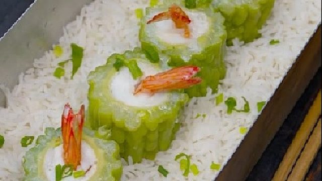 三个各怀心思的人在农村玩盲盒吃饭挑战