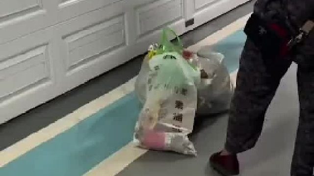 你再有钱也得陪妈妈去收纸壳子