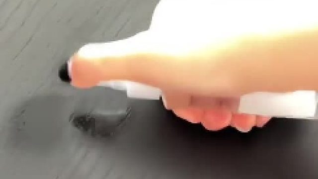 桌面被烫出白印的处理方法，爱吃宵夜的马住