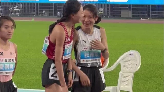 跑个万米能把自己跑笑了