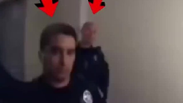 住户太吵了被邻居投诉，结果开门后，警察都沉默了