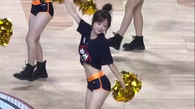 丸子头变鸡毛头了啦