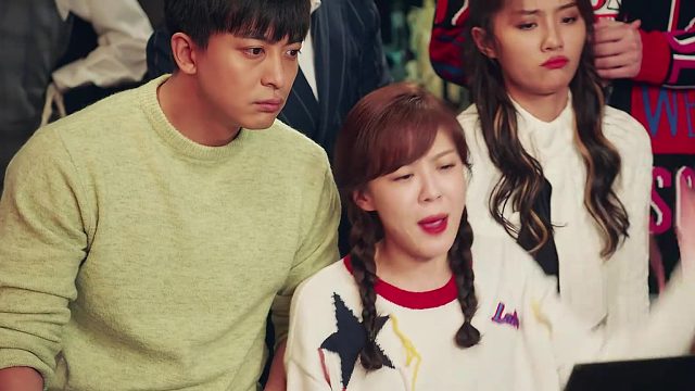 大力和张伟眼神对视好暧昧呀