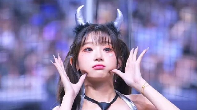 小魔女啦啦队员