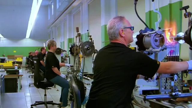 上帝的CT芯 医院CT机的核心零件CT球管有多贵，作为CT设备的“动力核心”，价格跨度堪称医疗耗材中的“奢侈品”——从基层医院用的中低端款 10-30万元，到三