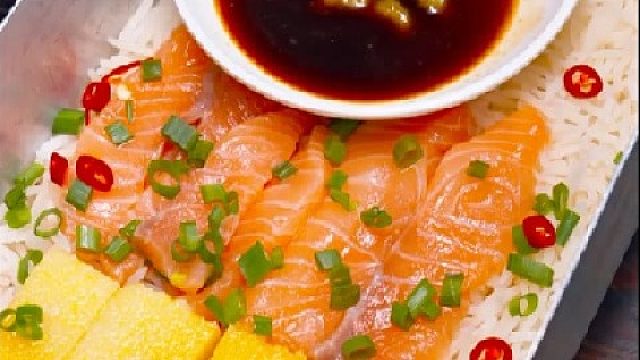 三个各怀心思的人在农村玩盲盒吃饭挑战