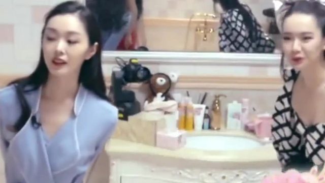 戚薇无时无刻都在撒狗粮，真是让人措不及防。