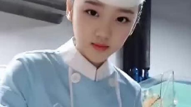 两个虾被你切了一盘，老板爱死你了。