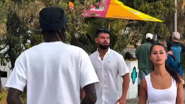 女孩被恶搞，感觉丢了一个亿