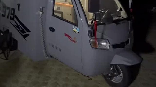 三轮房车的唯一缺点 就是需要出去上厕所 在还真找不到什么缺点 拥有50度电的三轮小房车 户外露营老舒服了