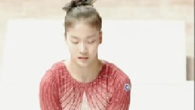 平衡木上的优雅舞者，每一个动作都让人惊叹！