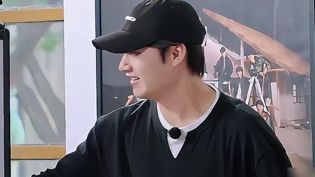 念完感觉自己人中痒痒的哈哈哈哈