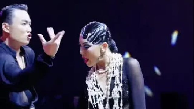 这身材！这赛服！就说谁不会被她吸引？