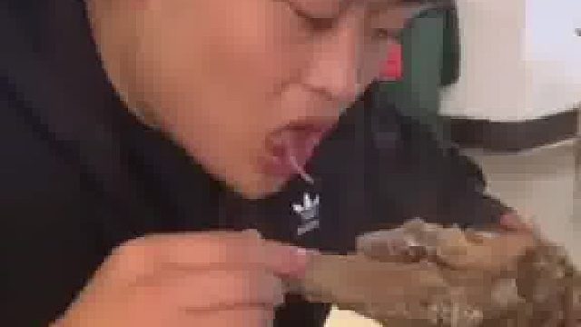 这大棒骨比你在学校的时间都长，都有感情了