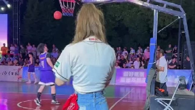 夏夜 球场 还有我，还有比这更快乐的事情吗