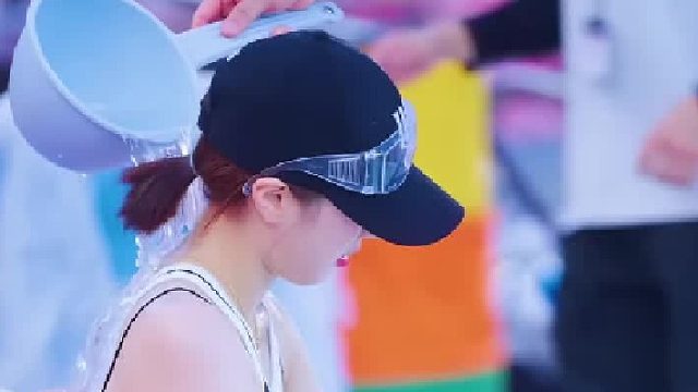 夏天的棒球场好热啊