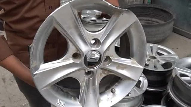 巴基斯坦老师傅修复变形的轮毂