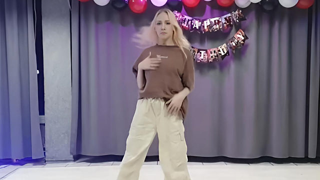 俄罗斯姑娘才艺表演24.02.19_秀儿(拉达)