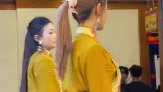 藏族姑娘真是多才多艺啊