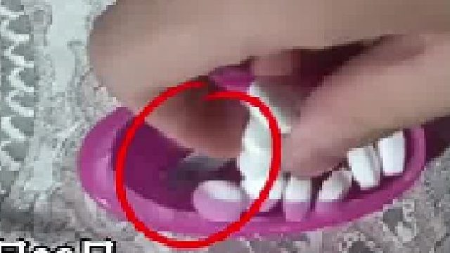 陌生人的东西都敢吃？而且还是在那种地方