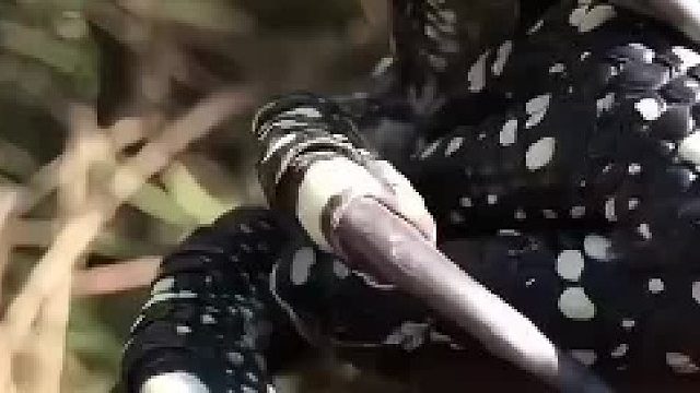 这咬一口不得青一块 紫一块 你一筷 我一筷啊