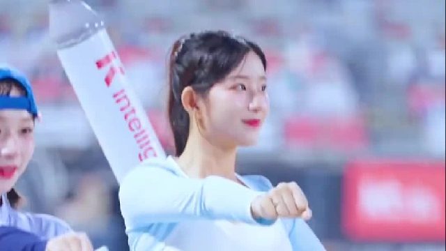 小姐姐笑容太甜了