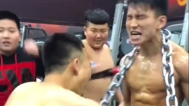 抗战奇侠（大蒜侠）打的日本选手抱头鼠窜