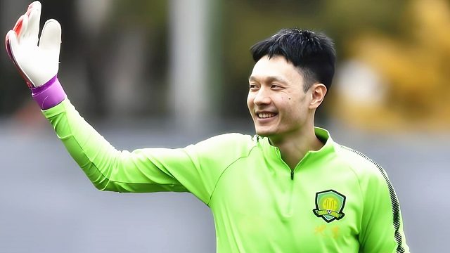 太逗了！杨智名场面：反重力假摔，延迟后仰倒地1秒钟