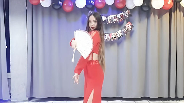 俄罗斯姑娘才艺表演24.02.19_空军(阿妮亚)00