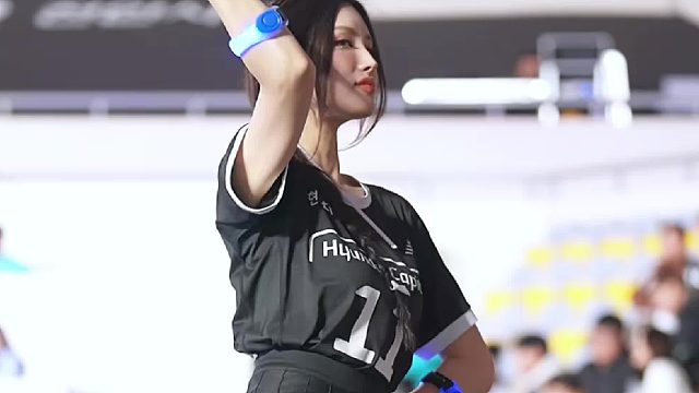 身材纤细舞蹈却很有力量感