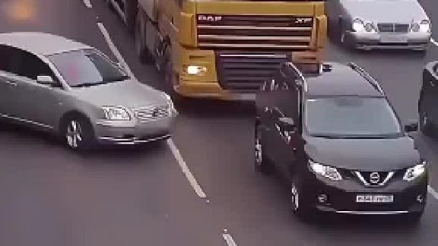 盲区，大车根本没注意到它