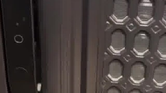 小哥送外卖遇一梯一户，电梯门一开直接就是入户门