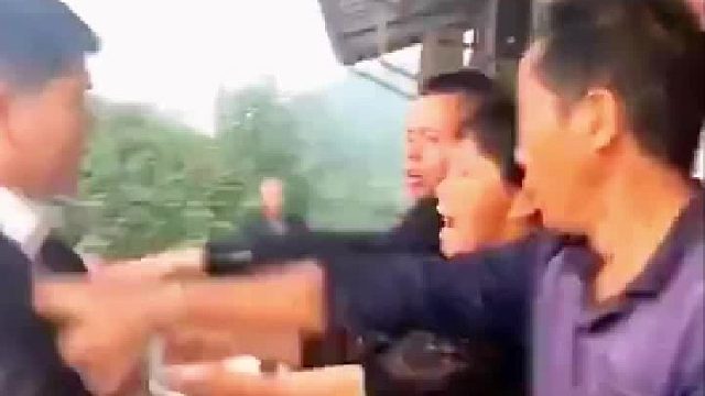 此刻万不可冲动行事