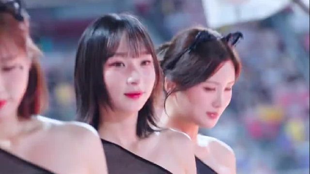 啦啦队美女的舞蹈太美了