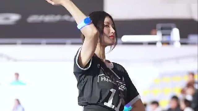 身材纤细舞蹈却很有力量感