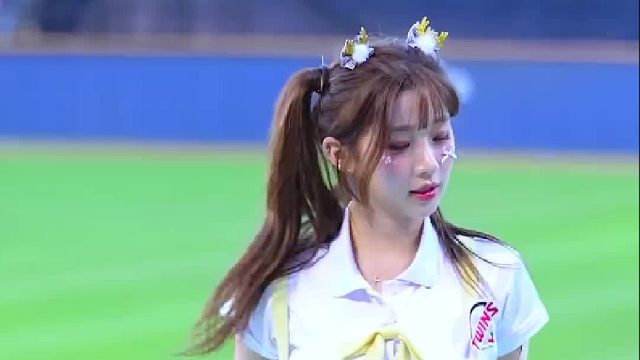 甜美造型正配这首曲子