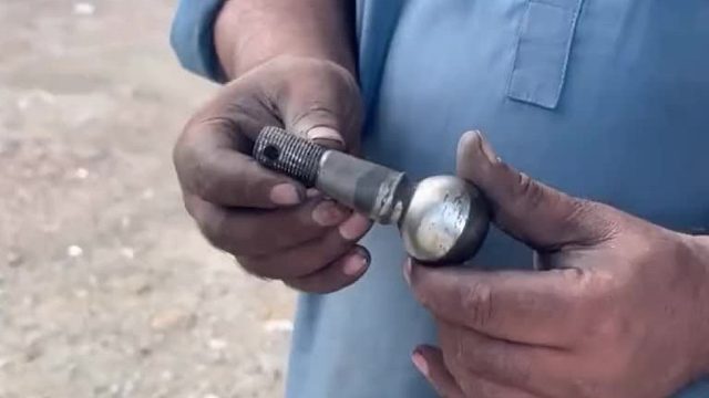 巴基师傅修复面包车球头