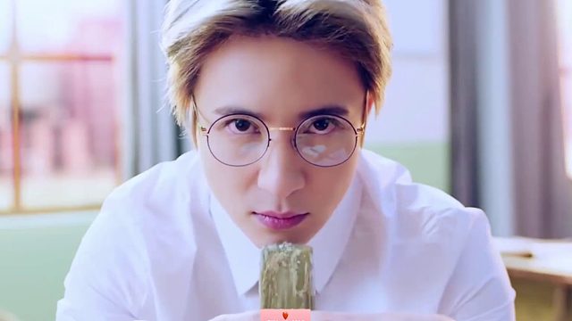 男人被母蛛咬伤意外变成绿豆侠 #推荐电影 #绿豆侠 #名场面 #搞笑 #薛之谦