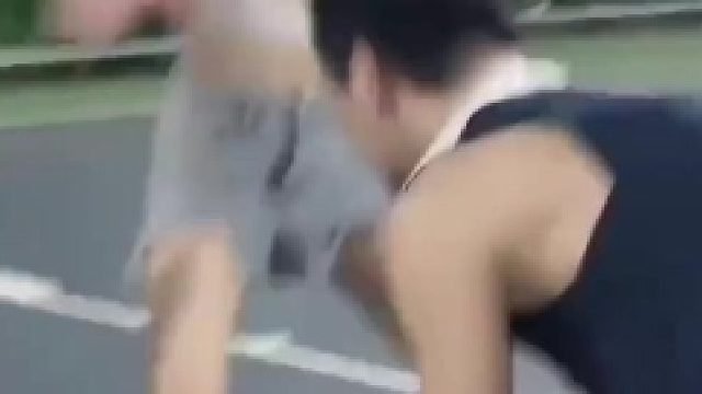 教练 她们带球撞人