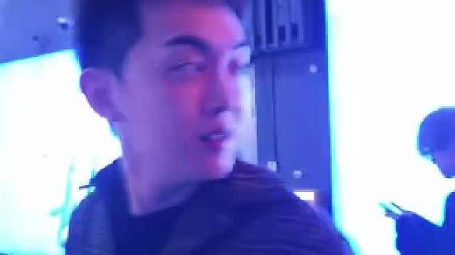 出来玩就得带这样的兄弟