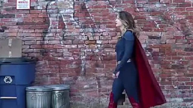 穿上红披风，我是超级英雄！