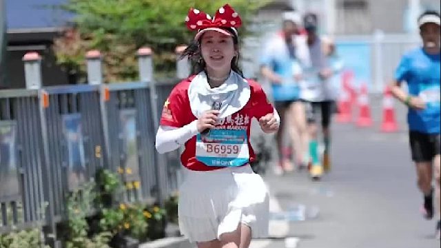 美丽自信的小姐姐，最后一公里的冲刺！