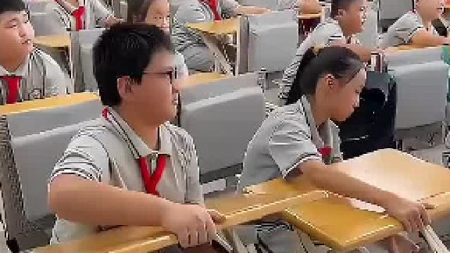 又是要收费200一学期了