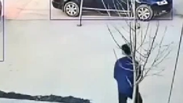 光天化日，居然敢来势汹汹的跟我一路