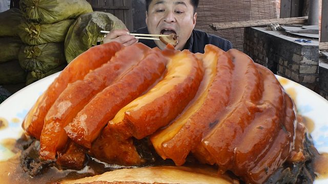 10斤五花肉，做个年夜饭大菜“梅菜扣肉”，入口即化，太好吃了